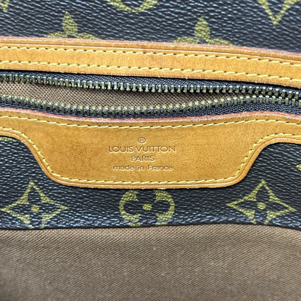 LOUIS VUITTON Monogram Canvas Sac
Shopping Tote - Picture 10 of 16